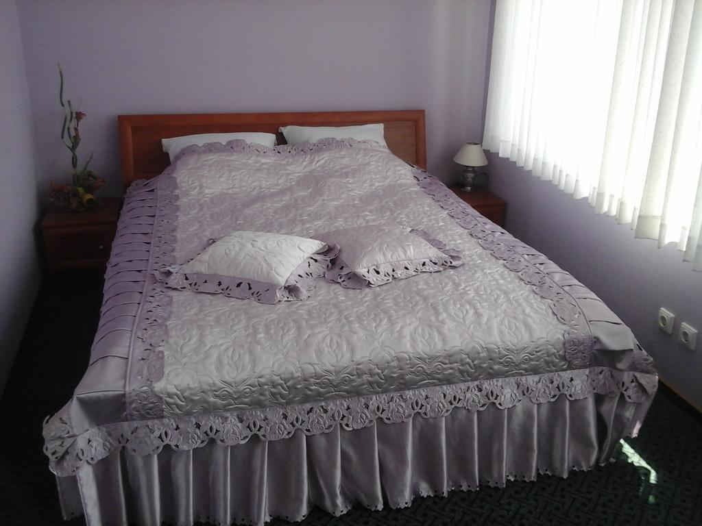 Skaistaziede Hotel Šiauliai Стая снимка