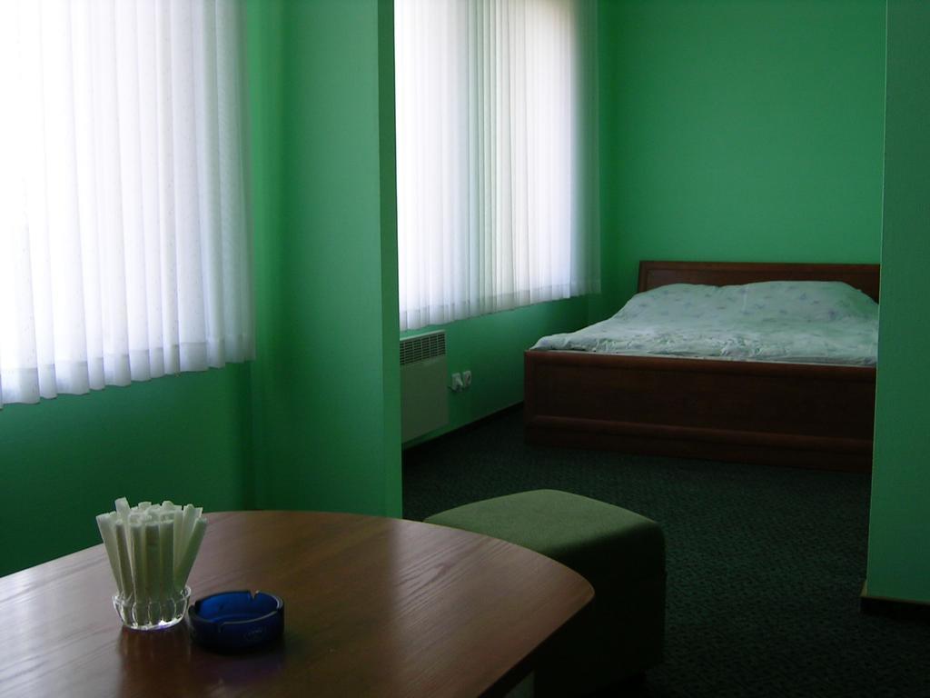 Skaistaziede Hotel Šiauliai Стая снимка
